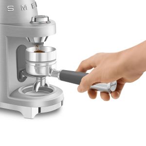 Moulin à café Smeg CGF02SSEU aluminium brossé – Design Années 50