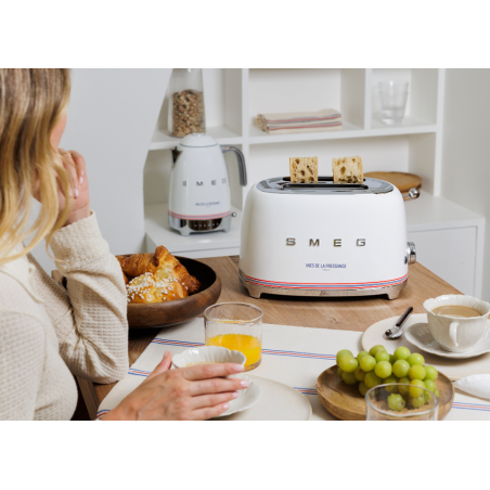 Bouilloire à température réglable Smeg x Ines de la Fressange | KLF04IDFEU