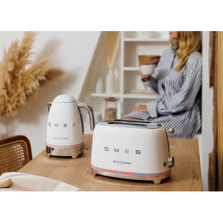 Bouilloire à température réglable Smeg x Ines de la Fressange | KLF04IDFEU
