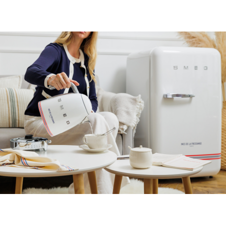 Bouilloire à température réglable Smeg x Ines de la Fressange | KLF04IDFEU