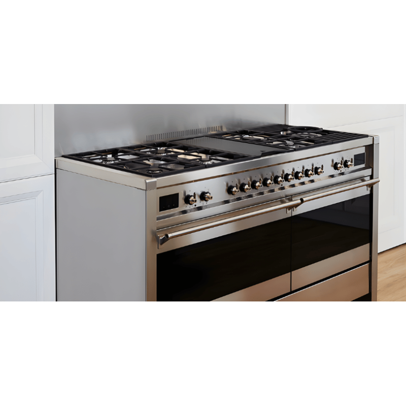 Cuisinière avec four pyrolyse et vapeur