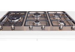 Comment enlever des taches incrustées sur un piano de cuisson ?